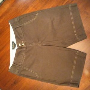 Eddie Bauer Blakely fit brown size 4 shorts 10" inseam